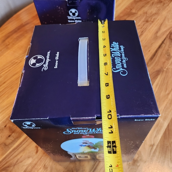 Disney Store Snow White Musical Snow globe "Somenday My Prince Will Come" 10 " - Picture 7 of 14